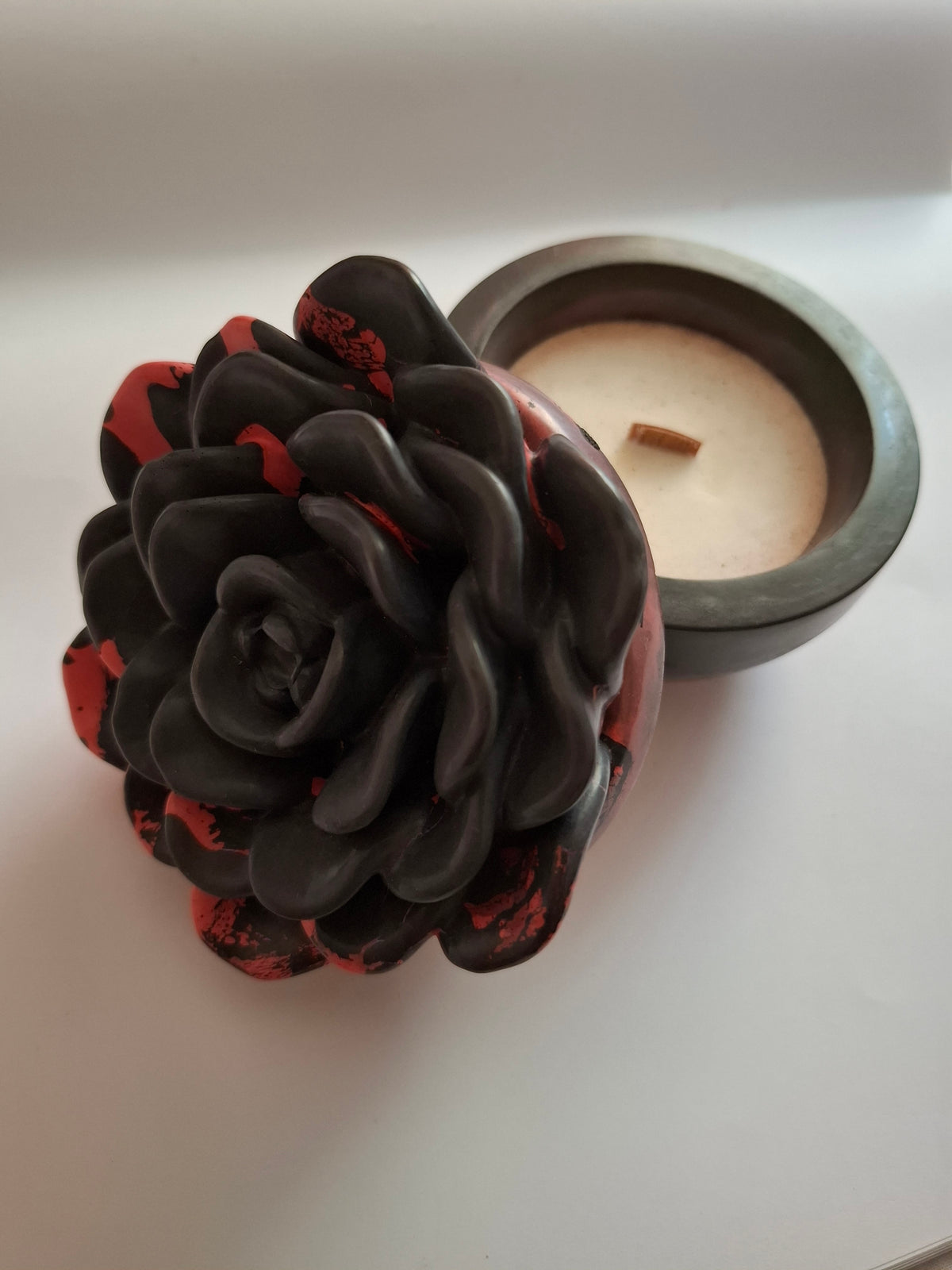 Libricina Shop | Candele jesmonite a forma di rosa