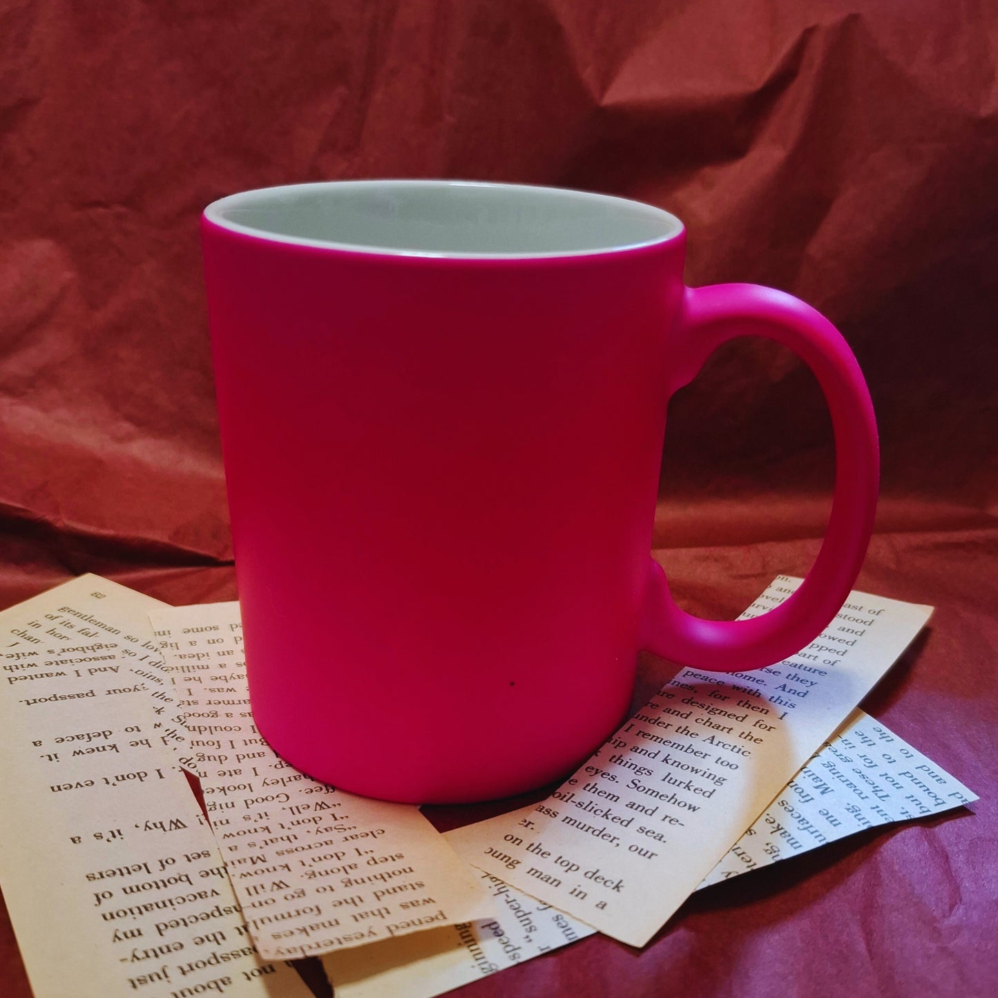 Libricina Shop | Tazza fluo "Just one more chapter"
