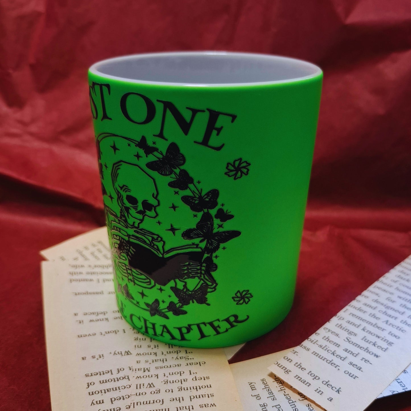 Libricina Shop | Tazza fluo "Just one more chapter"