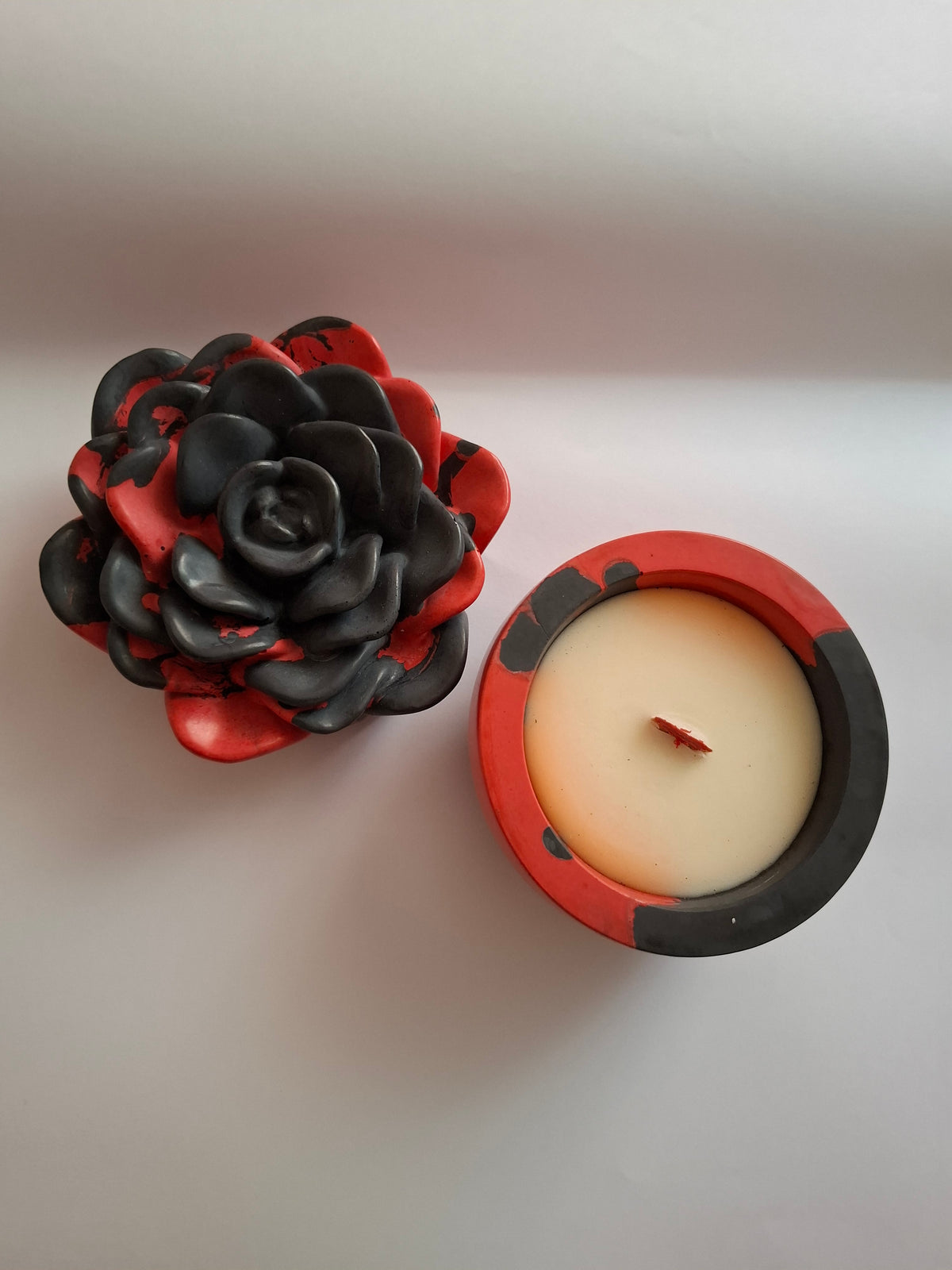 Libricina Shop | Candele jesmonite a forma di rosa