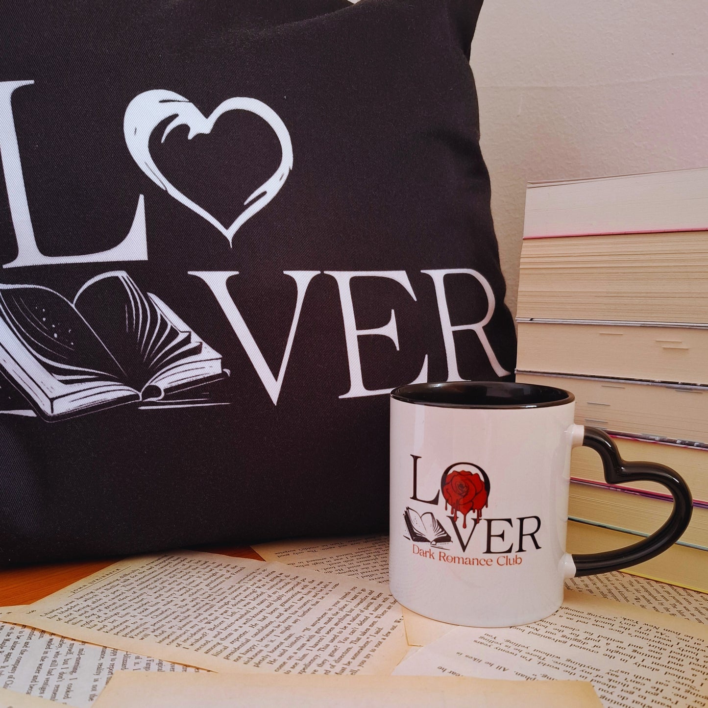 Libricina Shop | Tazza "Dark Romance Club" con manico a cuore