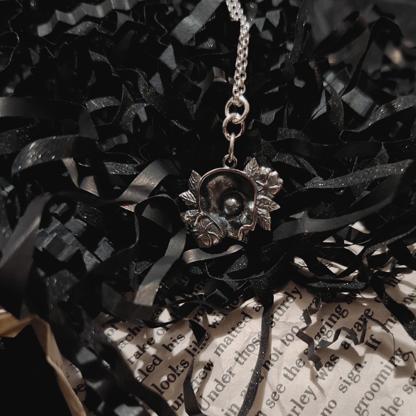 Libricina Shop | Collana in argento sterling con teschio e rose