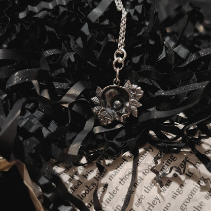 Libricina Shop | Collana in argento sterling con teschio e rose