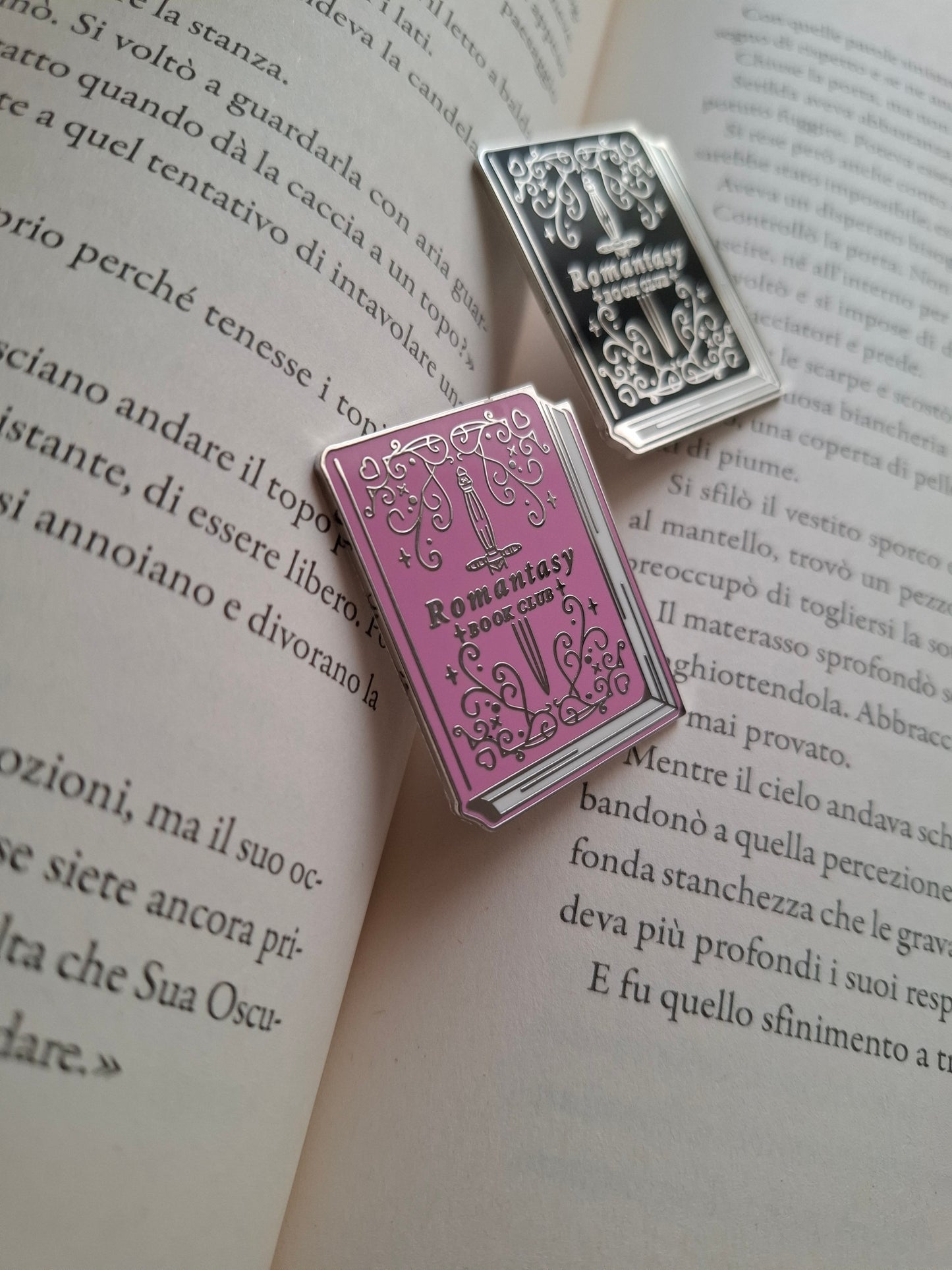 Libricina Shop | Spilla smaltata Romantasy