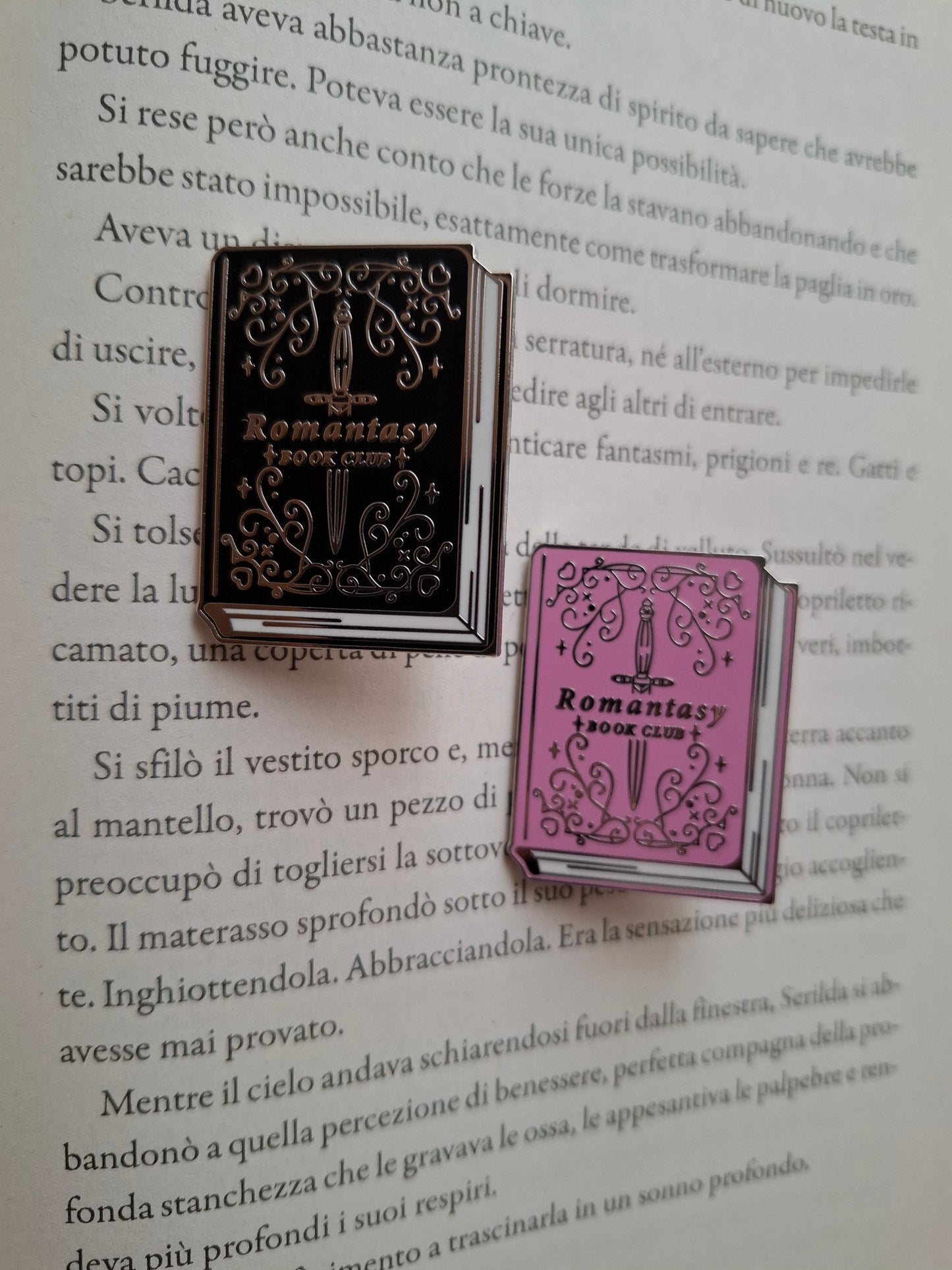 Libricina Shop | Spilla smaltata Romantasy