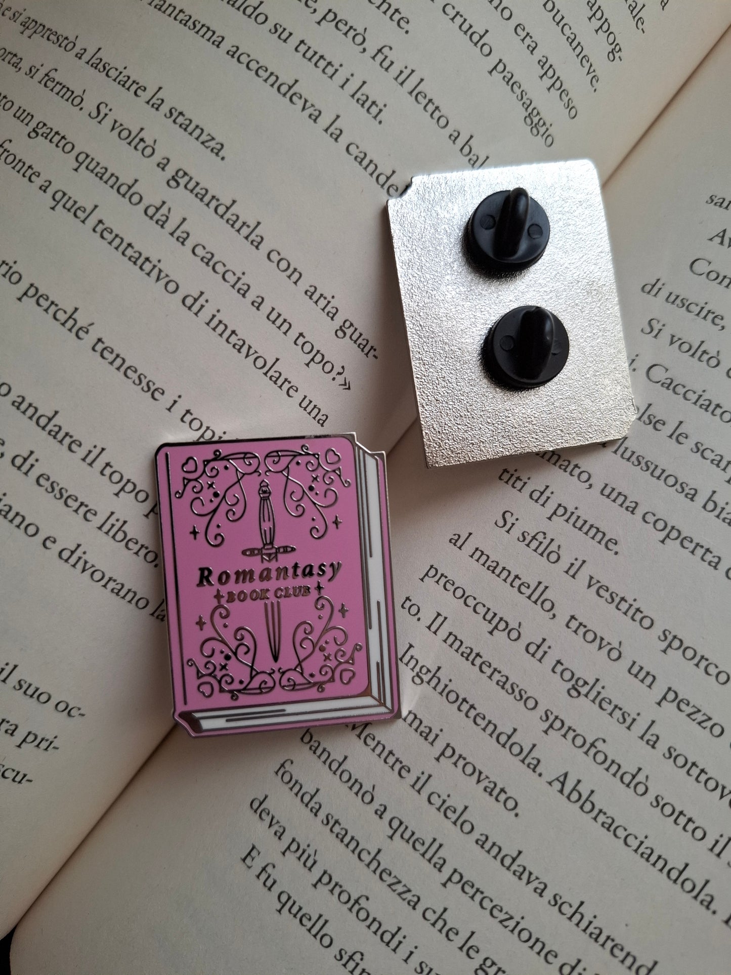 Libricina Shop | Spilla smaltata Romantasy