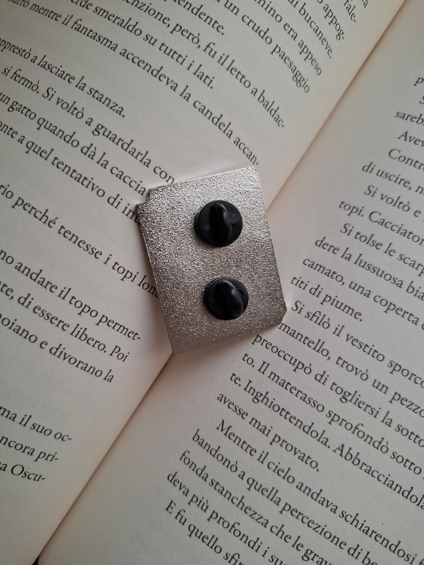 Libricina Shop | Spilla smaltata Enemies to Lovers