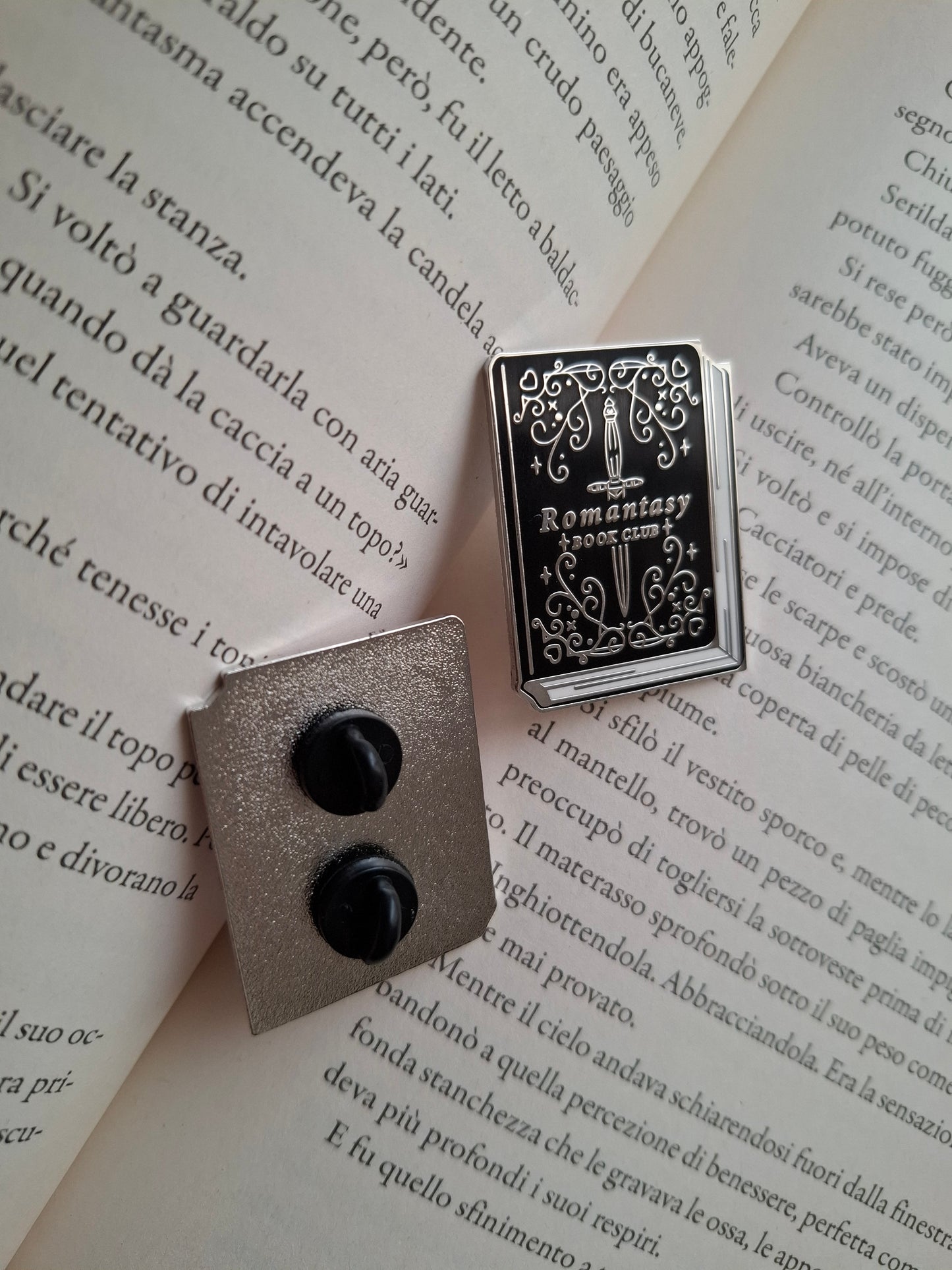 Libricina Shop | Spilla smaltata Romantasy